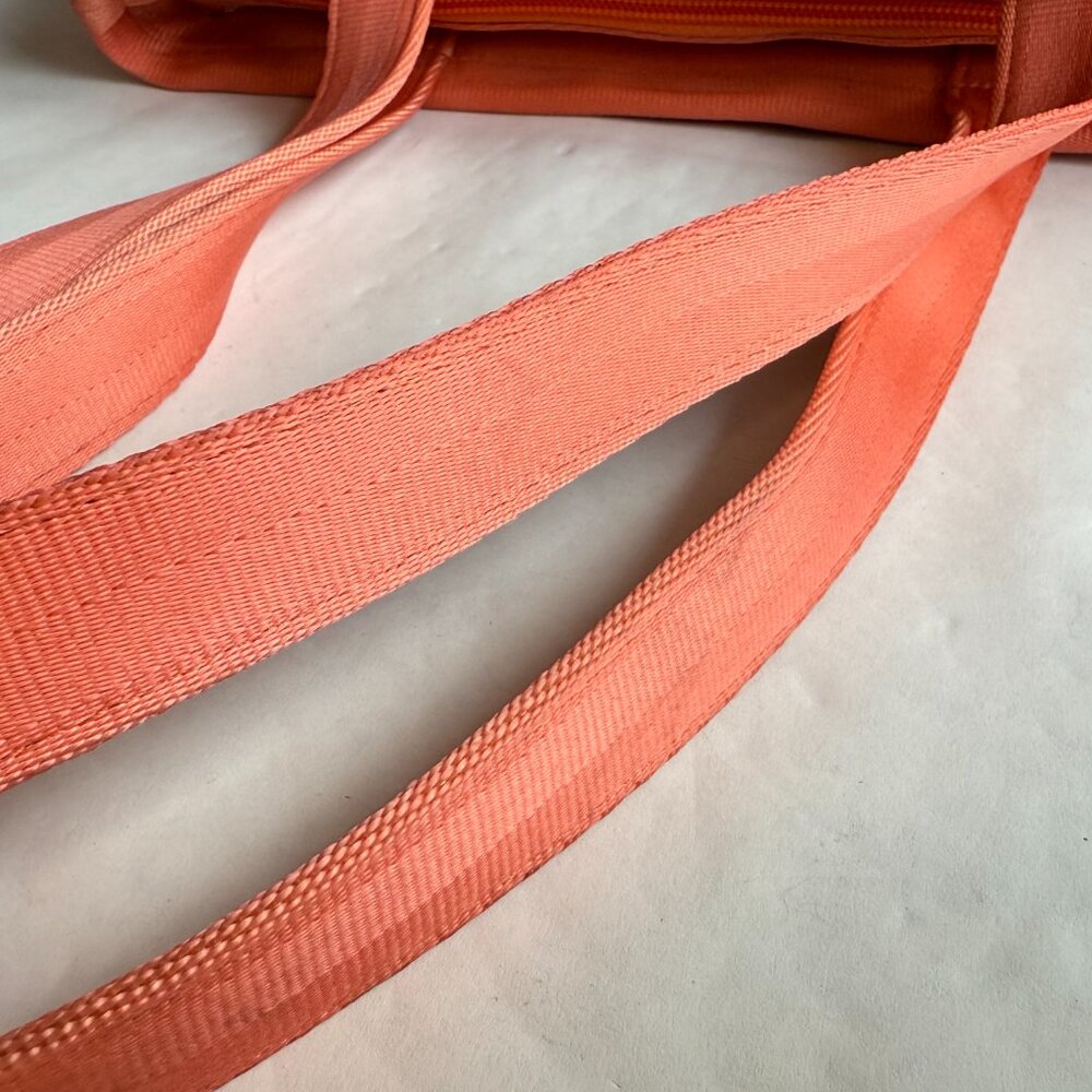 Harveys Peach Original Seatbelt Bag Medium Size with Zipper Closure - Picture 9 of 11